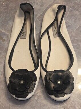 Women’s White and Black Floral Trim Ballet Flats